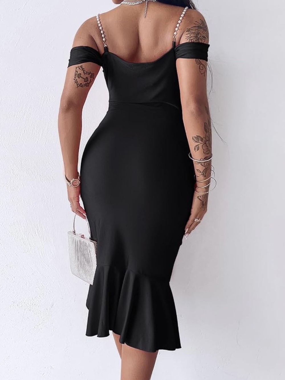 Elegant Black Off-Shoulder Ruffle Hem Dress - Picture 4 of 5